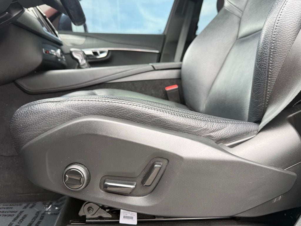 2020 Volvo XC90 T6 Momentum