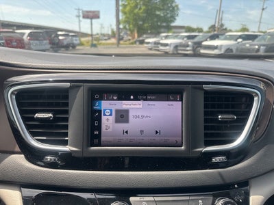 2022 Chrysler Voyager LX