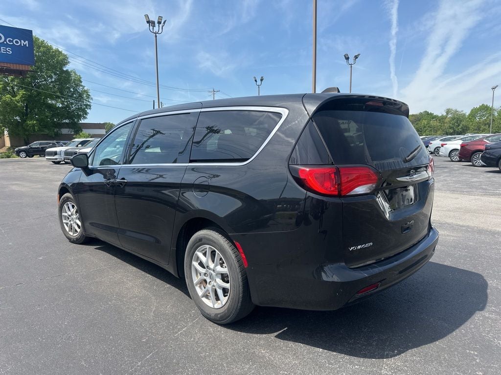 2022 Chrysler Voyager LX