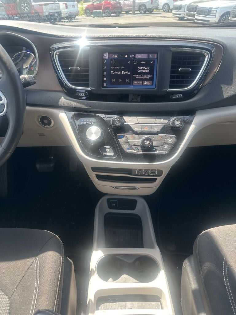 2022 Chrysler Voyager LX