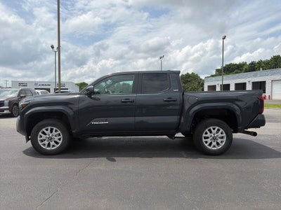 2024 Toyota Tacoma SR5 1-Owner / Clean Carfax / Apple CarPlay/Android Aut