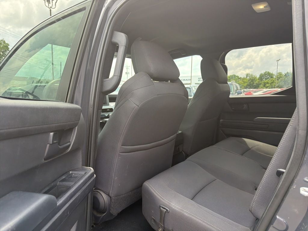 2024 Toyota Tacoma SR5 1-Owner / Clean Carfax / Apple CarPlay/Android Aut