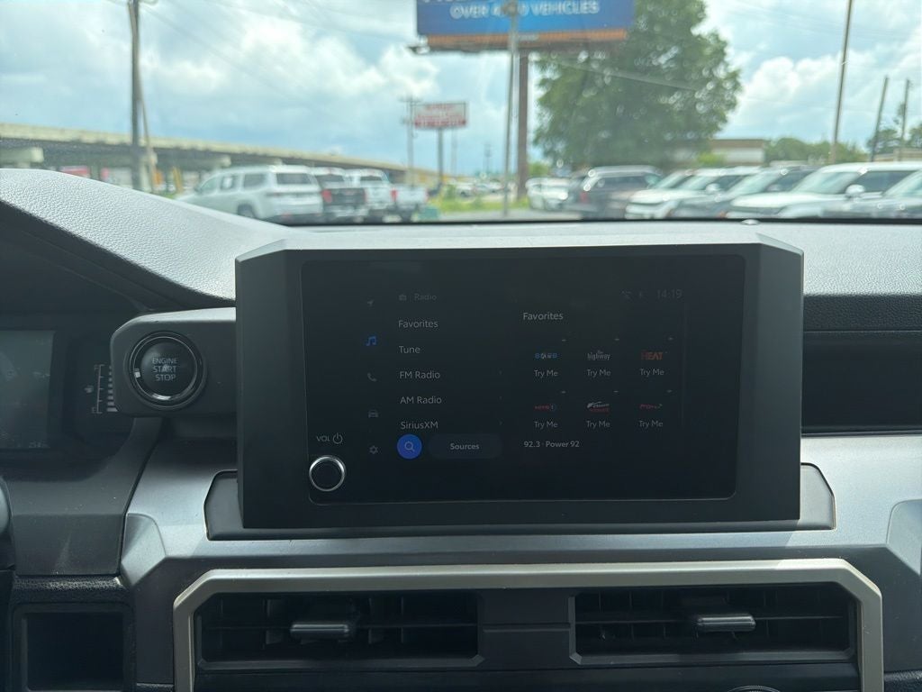 2024 Toyota Tacoma SR5 1-Owner / Clean Carfax / Apple CarPlay/Android Aut