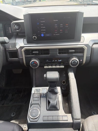2024 Toyota Tacoma SR5 1-Owner / Clean Carfax / Apple CarPlay/Android Aut