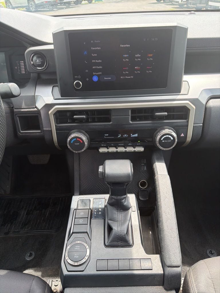 2024 Toyota Tacoma SR5 1-Owner / Clean Carfax / Apple CarPlay/Android Aut