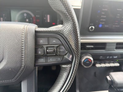 2024 Toyota Tacoma SR5 1-Owner / Clean Carfax / Apple CarPlay/Android Aut