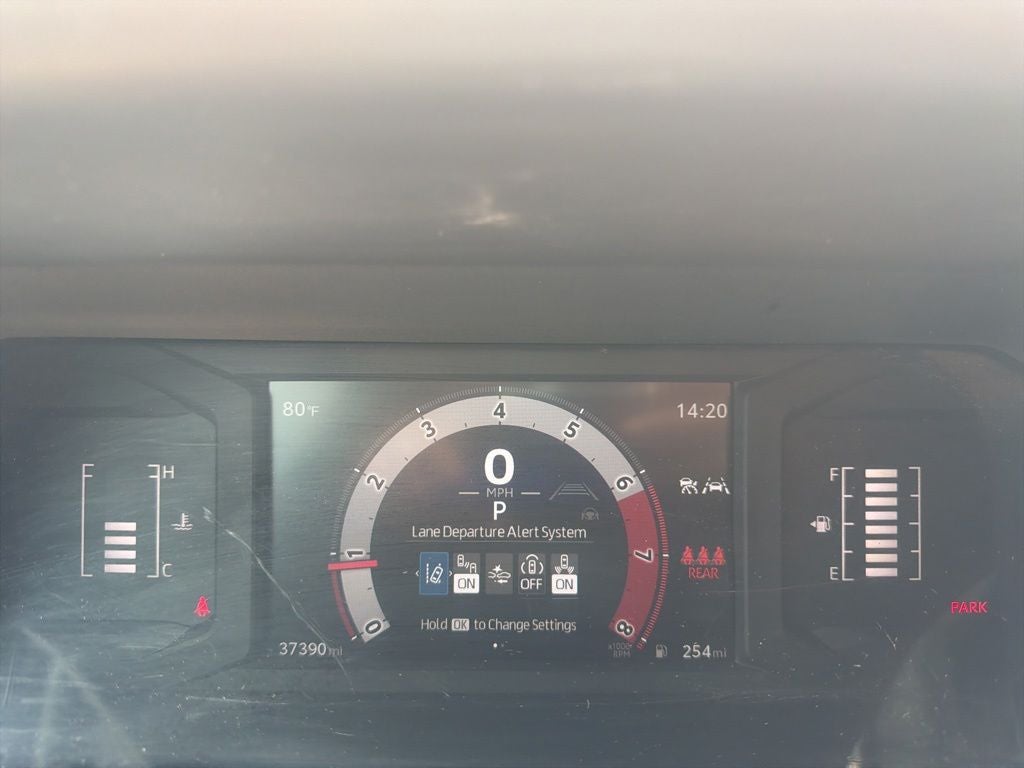 2024 Toyota Tacoma SR5 1-Owner / Clean Carfax / Apple CarPlay/Android Aut