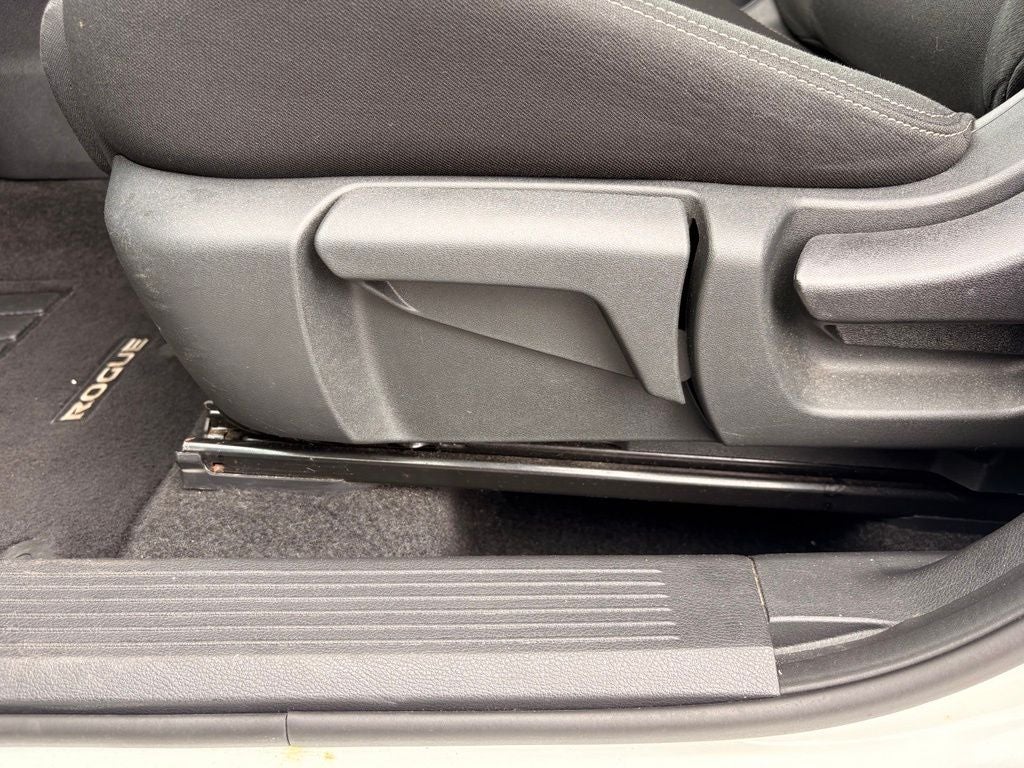 2024 Nissan Rogue S 1-Owner / Blind Spot / Rear Parking Sensors