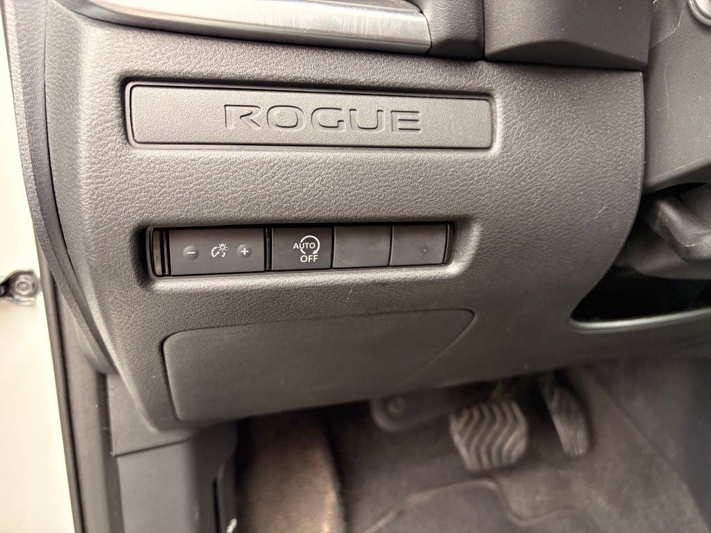 2024 Nissan Rogue S 1-Owner / Blind Spot / Rear Parking Sensors