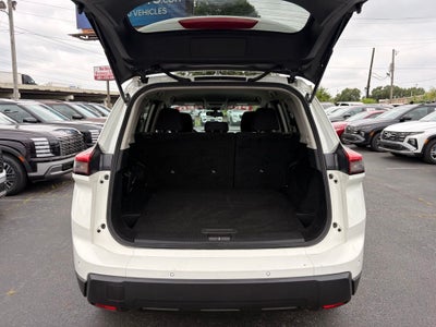 2024 Nissan Rogue S 1-Owner / Blind Spot / Rear Parking Sensors