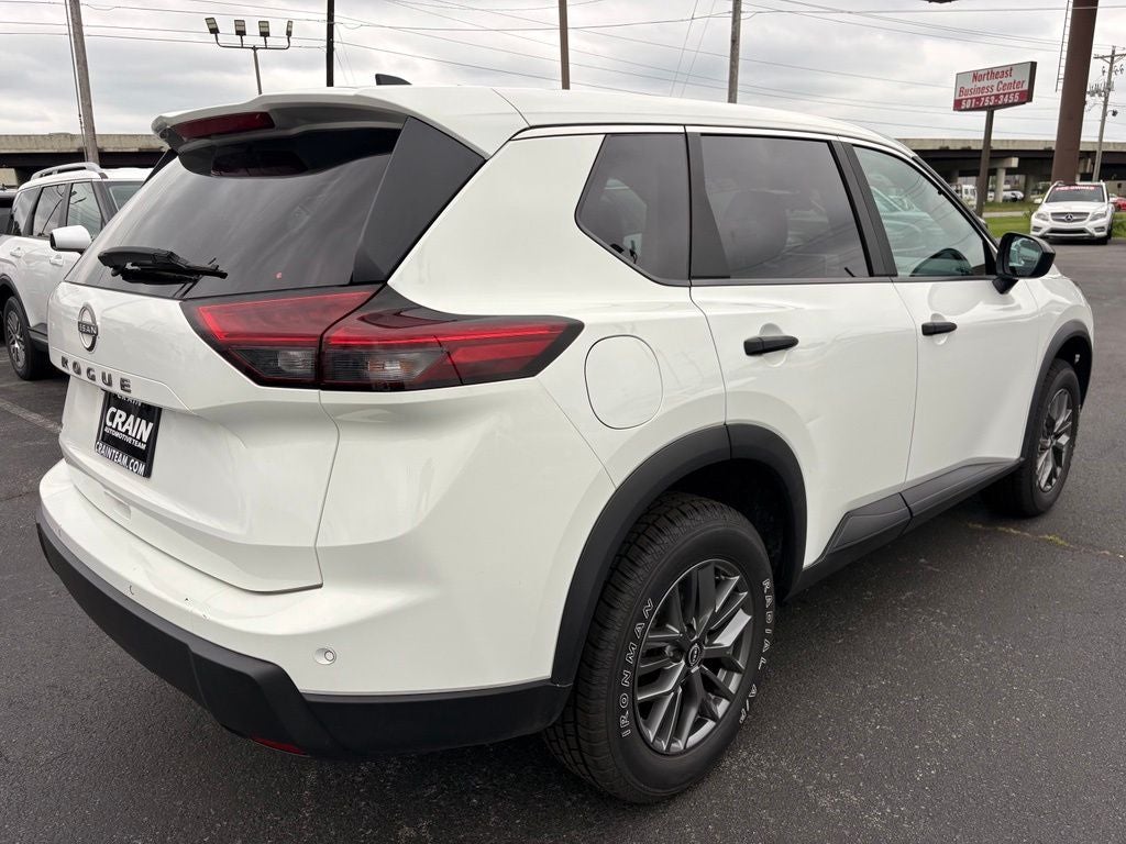 2024 Nissan Rogue S 1-Owner / Blind Spot / Rear Parking Sensors