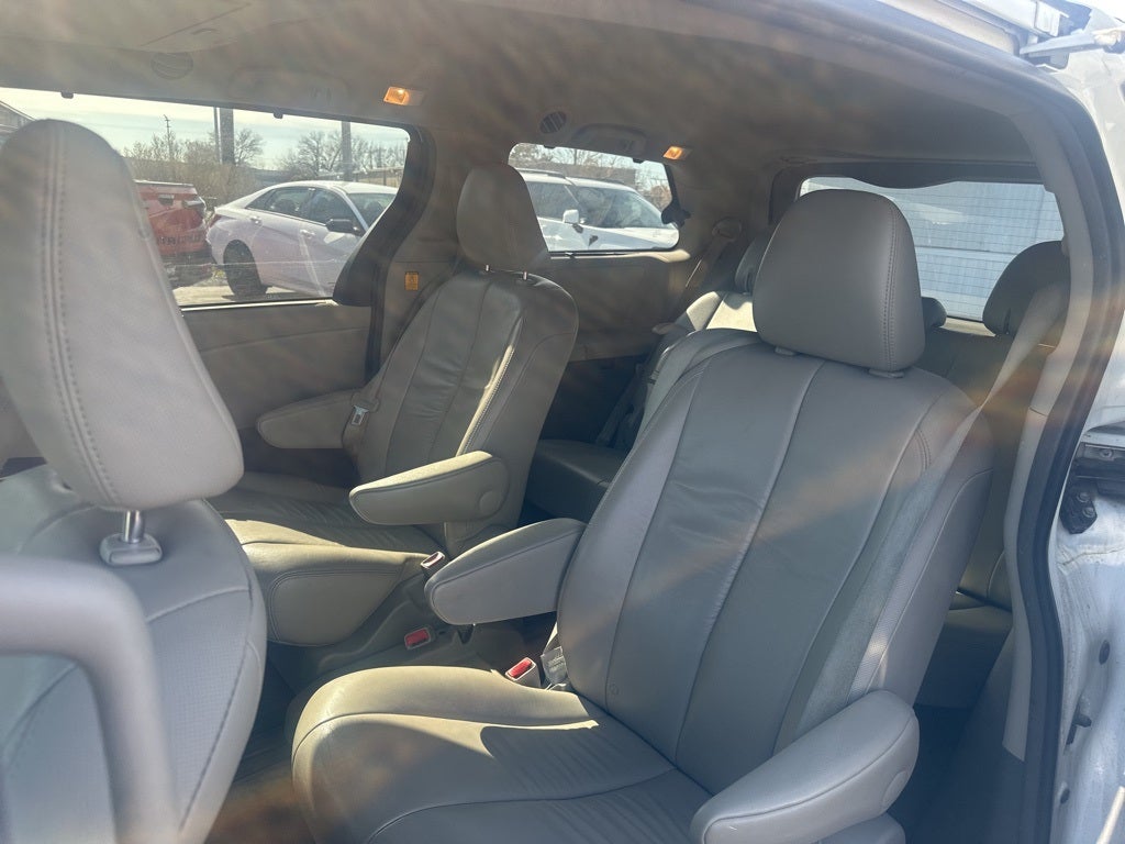2012 Toyota Sienna Base 7 Passenger