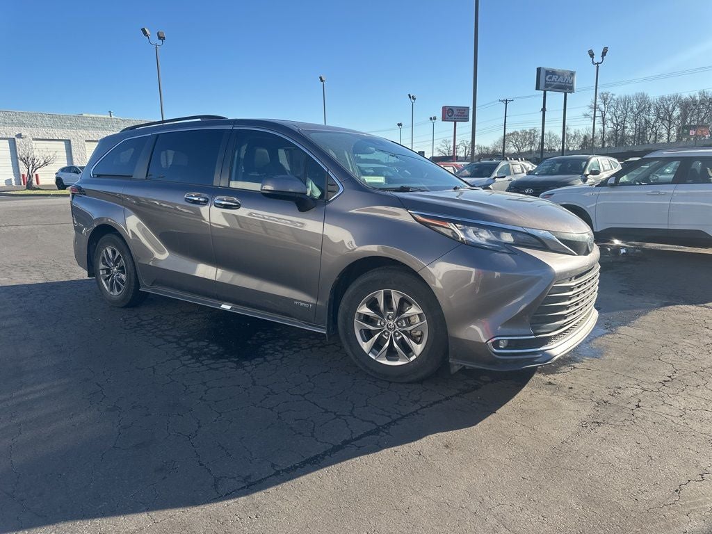 2021 Toyota Sienna XLE 8 Passenger