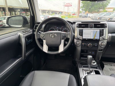 2023 Toyota 4Runner SR5 Premium LIFTED!! / 1-OWNER / CLEAN CAR-FAX