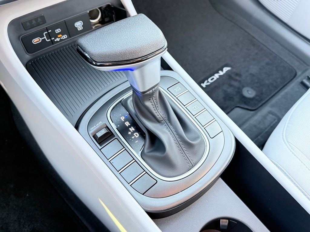 2026 Hyundai KONA SE FWD