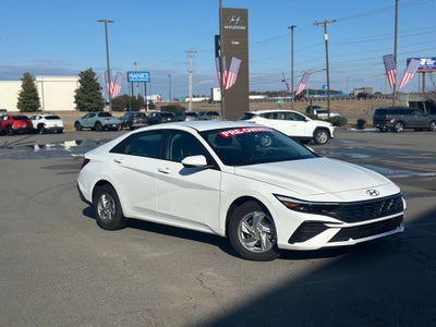 2025 Hyundai ELANTRA SE