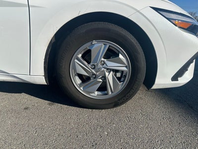 2025 Hyundai ELANTRA SE