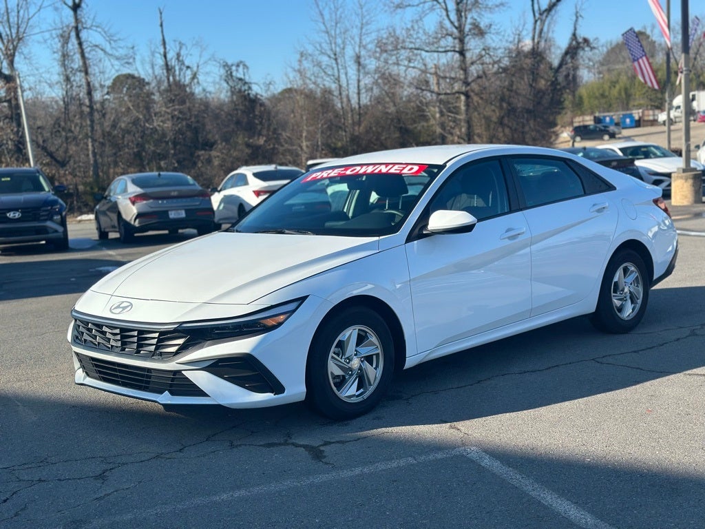 2025 Hyundai ELANTRA SE