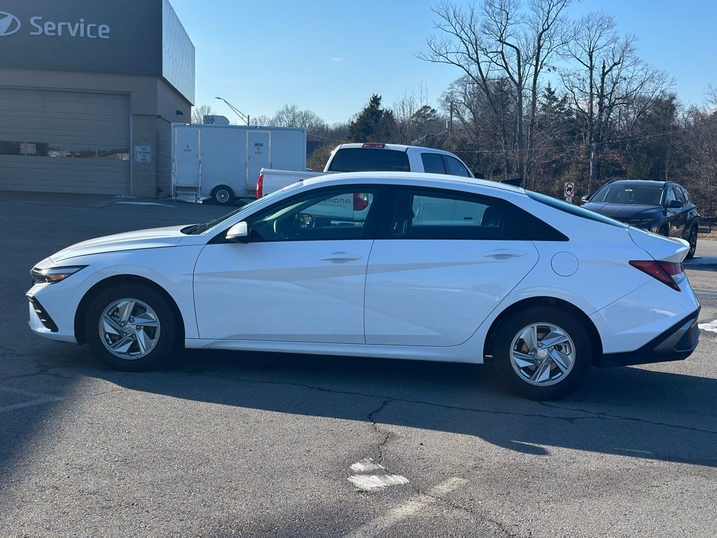 2025 Hyundai ELANTRA SE
