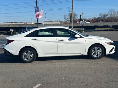 2025 Hyundai ELANTRA SE