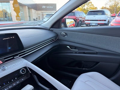 2025 Hyundai ELANTRA Limited