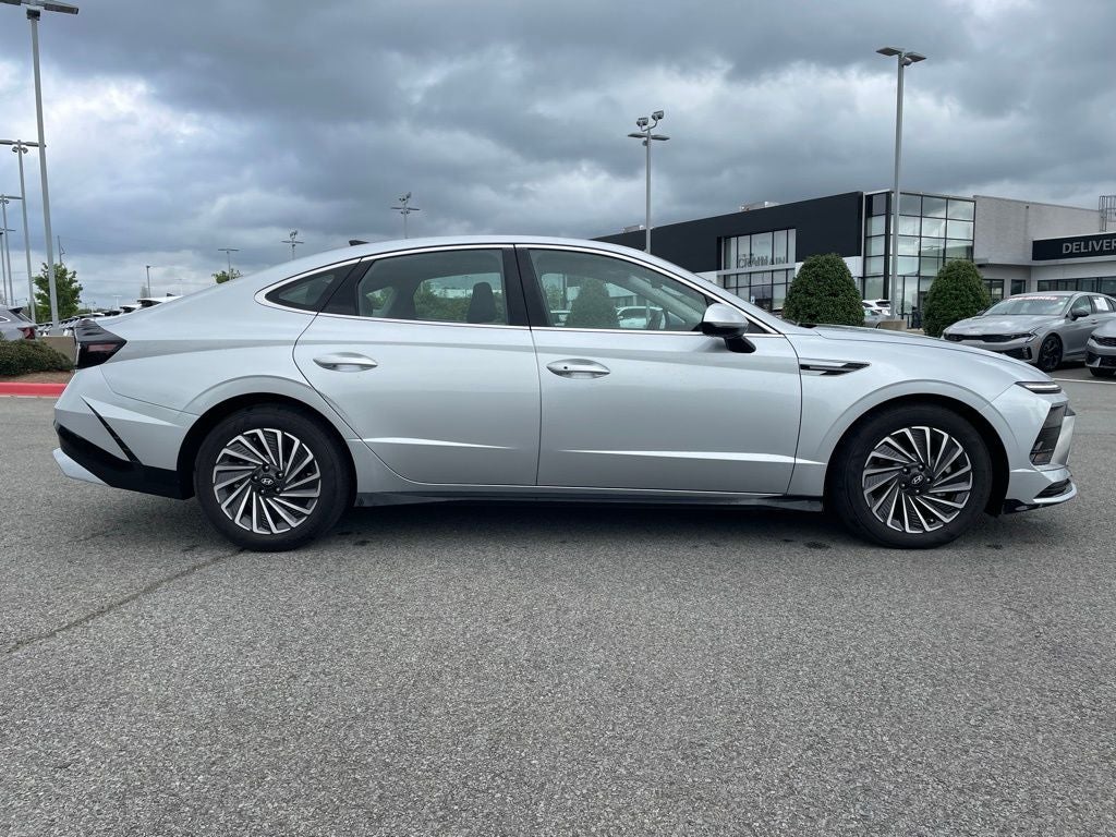 2026 Hyundai SONATA HYBRID SEL