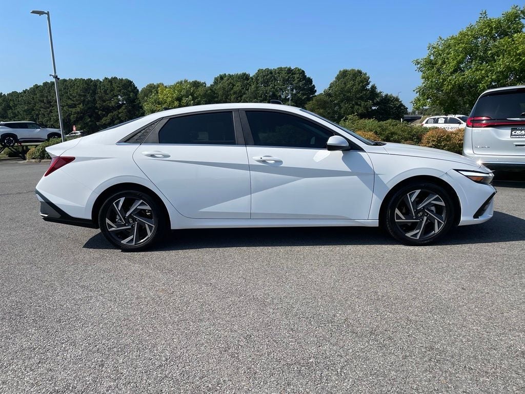2024 Hyundai ELANTRA SEL