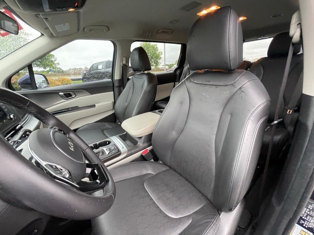 2023 Kia Carnival LX Seat Package