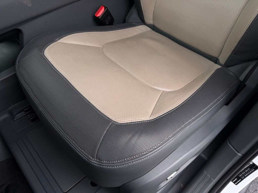 2023 Land Rover Defender 130 X-Dynamic SE