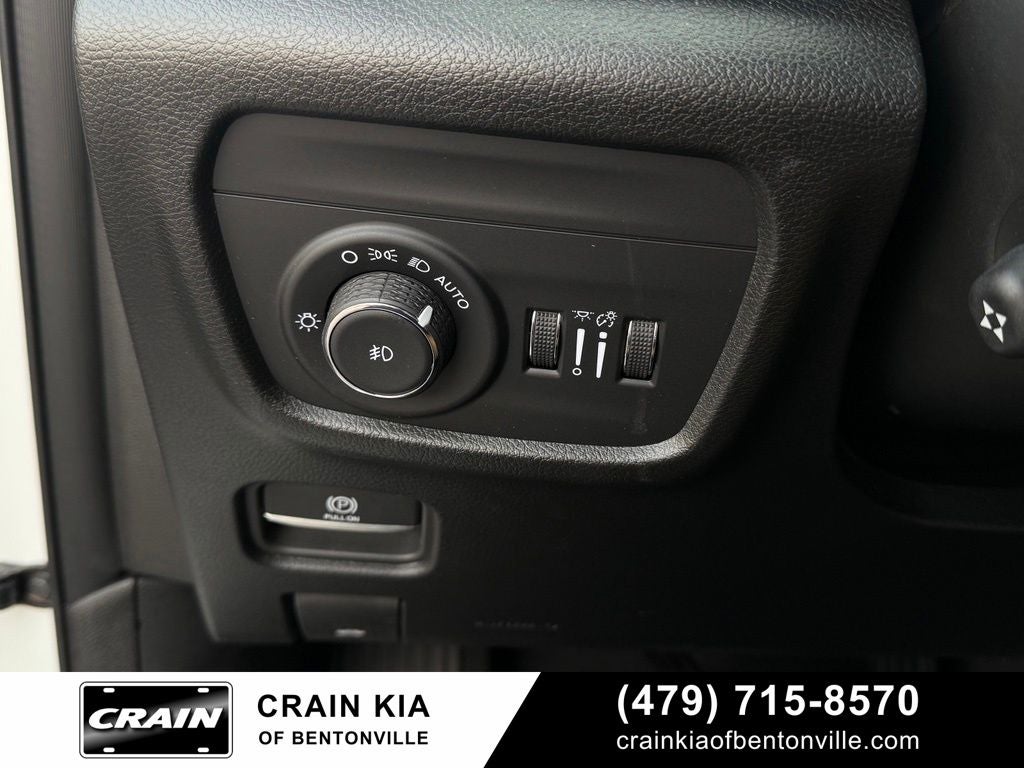 2025 Jeep Grand Cherokee L Summit - 4WD / PANORAMIC SUNROOF / CLEAN CARFAX