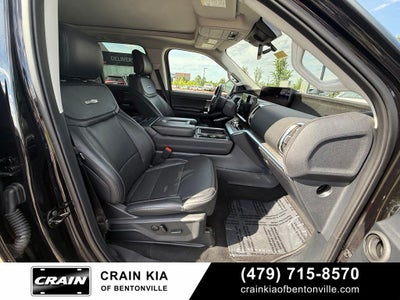 2025 Ford Expedition Platinum - 4WD / PANORAMIC SUNROOF / ONE OWNER