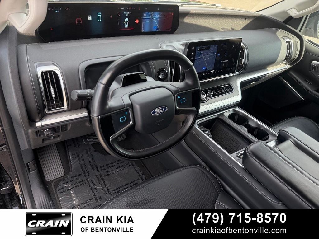 2025 Ford Expedition Platinum - 4WD / PANORAMIC SUNROOF / ONE OWNER