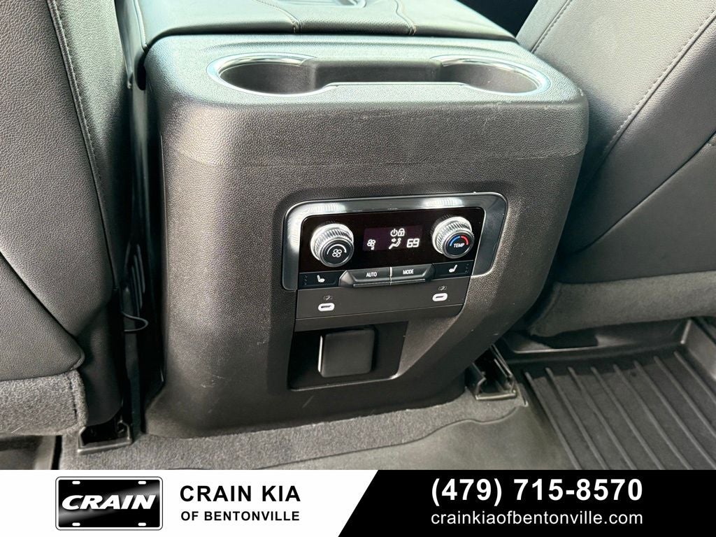 2024 GMC Yukon AT4 - 4WD / PANORAMIC SUNROOF / CLEAN CARFAX