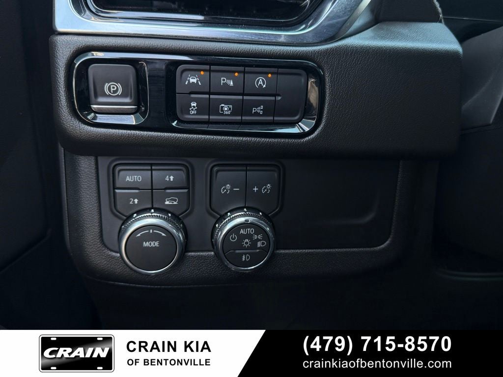 2026 GMC Yukon Denali - 4WD / PANORAMIC SUNROOF / CLEAN CARFAX