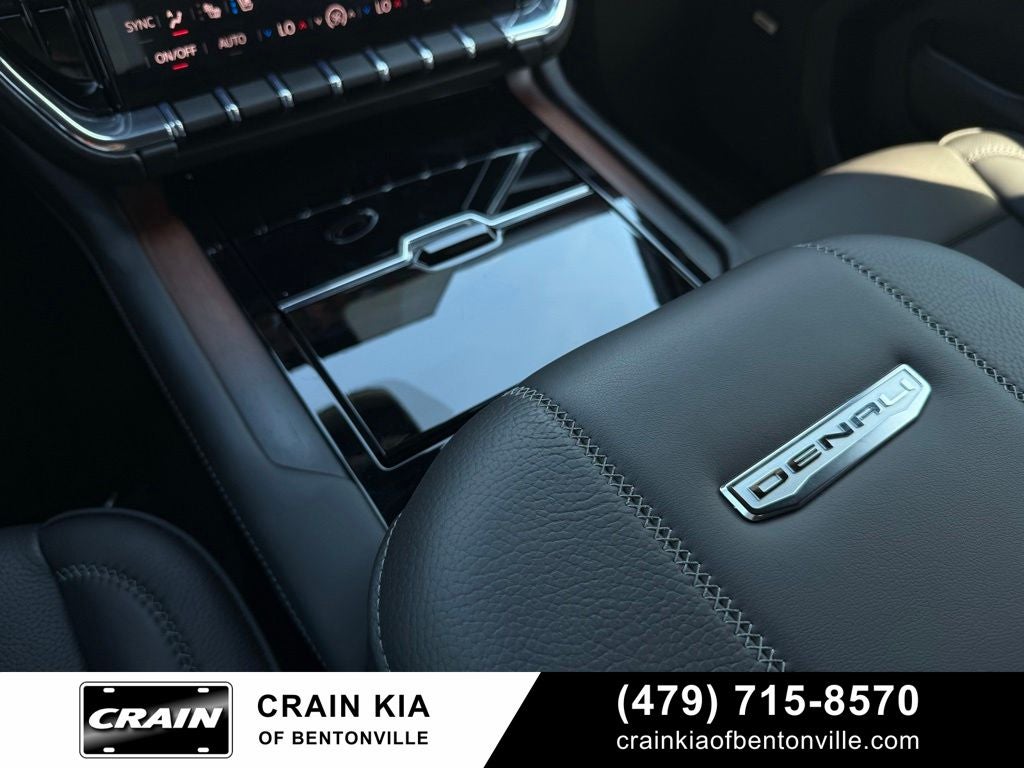 2026 GMC Yukon Denali - 4WD / PANORAMIC SUNROOF / CLEAN CARFAX