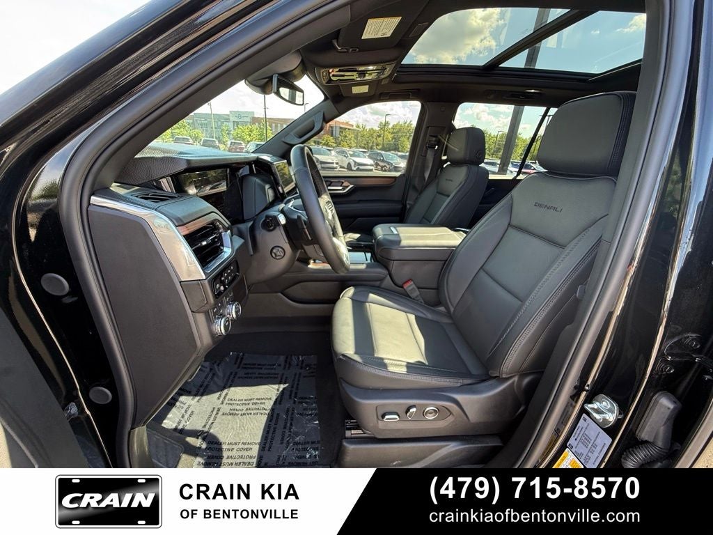 2026 GMC Yukon Denali - 4WD / PANORAMIC SUNROOF / CLEAN CARFAX