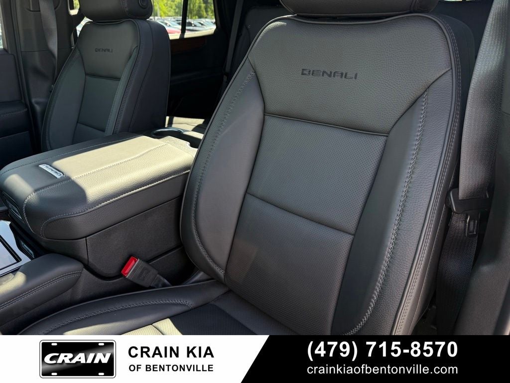 2026 GMC Yukon Denali - 4WD / PANORAMIC SUNROOF / CLEAN CARFAX