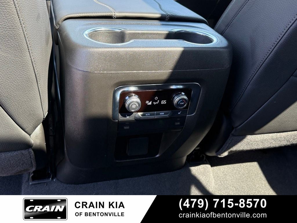 2026 GMC Yukon Denali - 4WD / PANORAMIC SUNROOF / CLEAN CARFAX