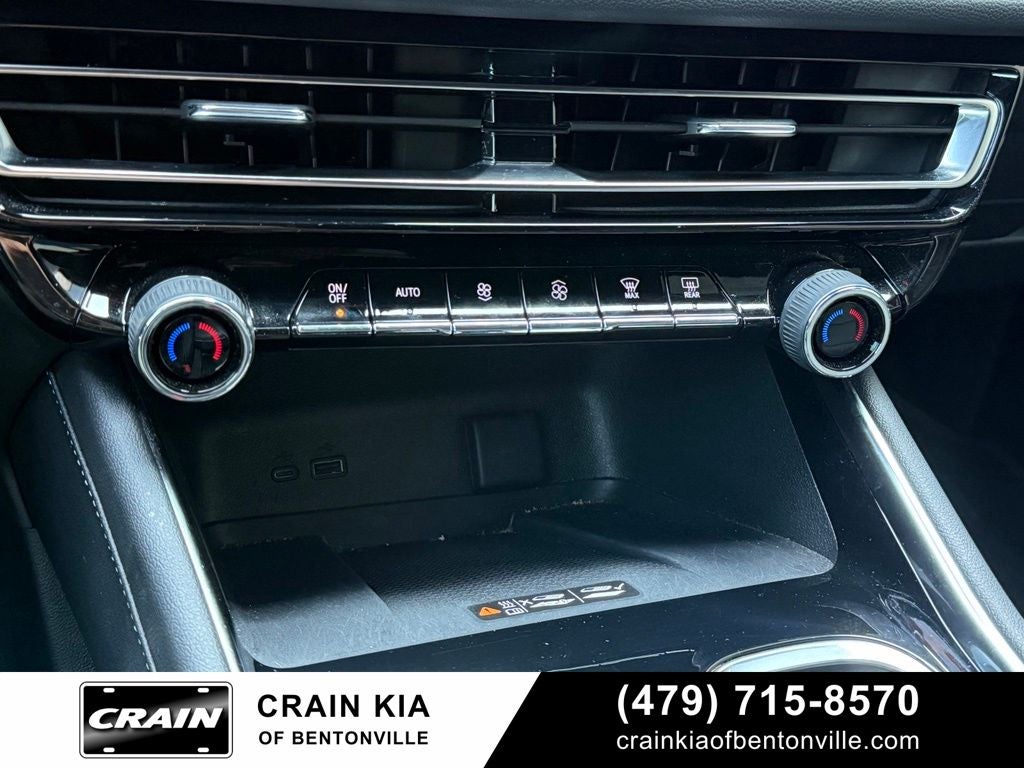 2025 Chevrolet Traverse LT - AWD / CLEAN CARFAX / ONE OWNER