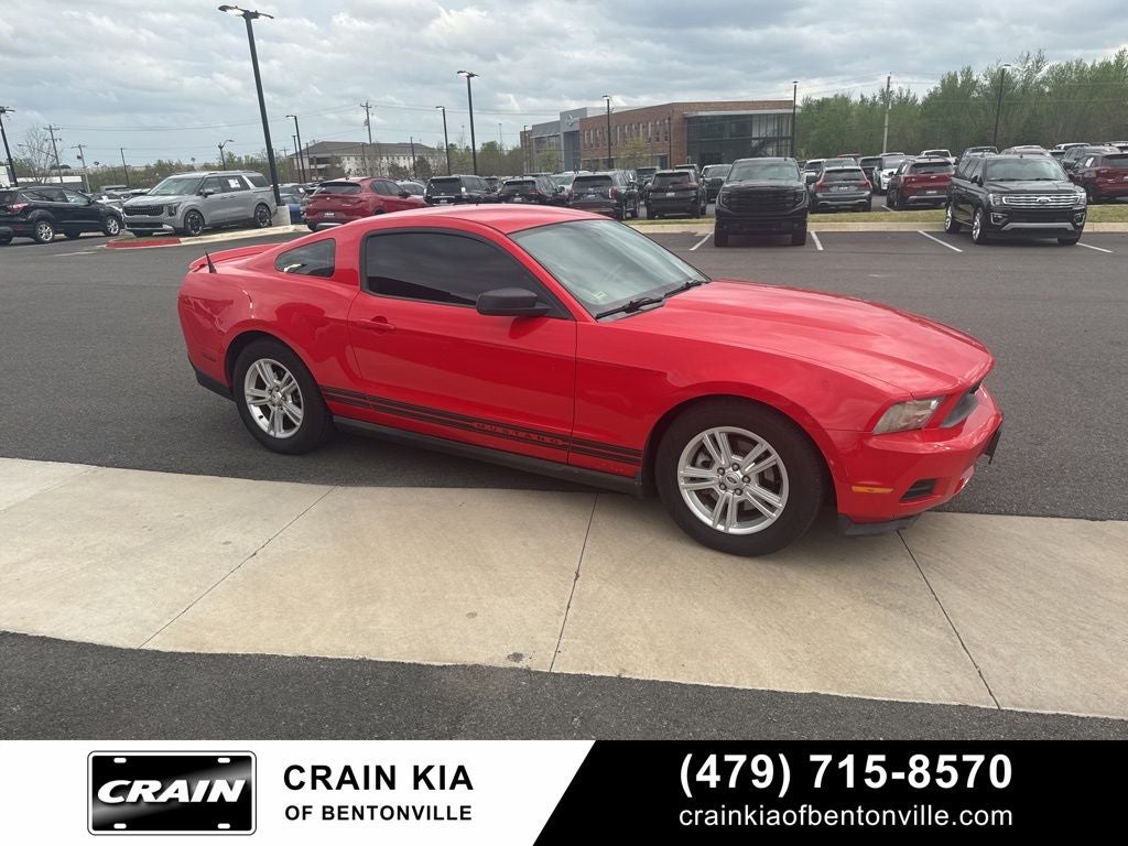 2011 Ford Mustang V6 - CLEAN CARFAX