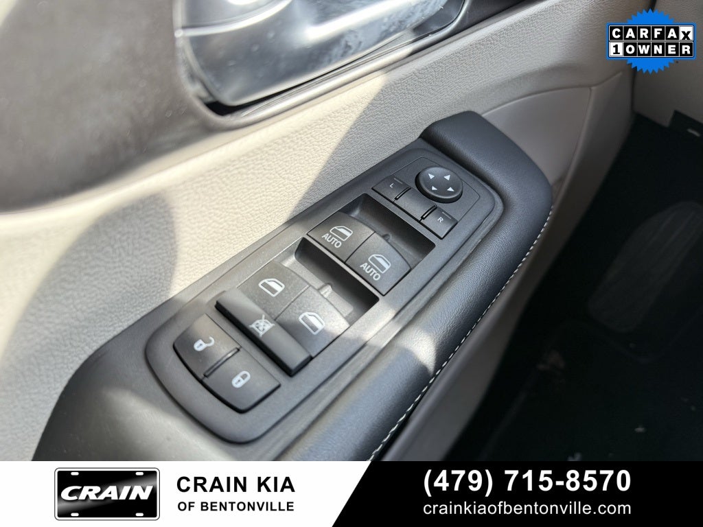 2024 Chrysler Pacifica Touring L - CLEAN CARFAX / ONE OWNER
