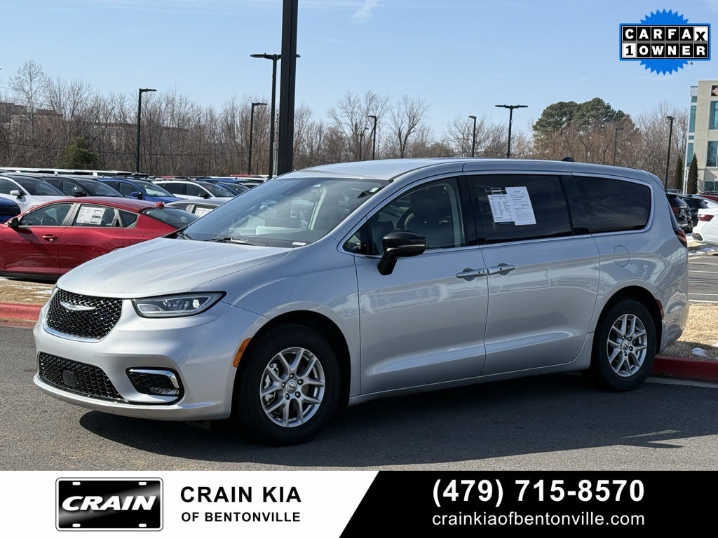 2024 Chrysler Pacifica Touring L - CLEAN CARFAX / ONE OWNER