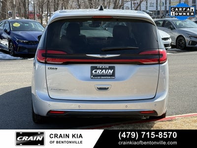 2024 Chrysler Pacifica Touring L - CLEAN CARFAX / ONE OWNER