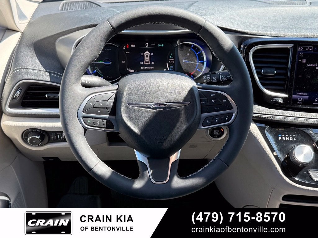 2022 Chrysler Pacifica Hybrid Touring L - CLEAN CARFAX / ONE OWNER