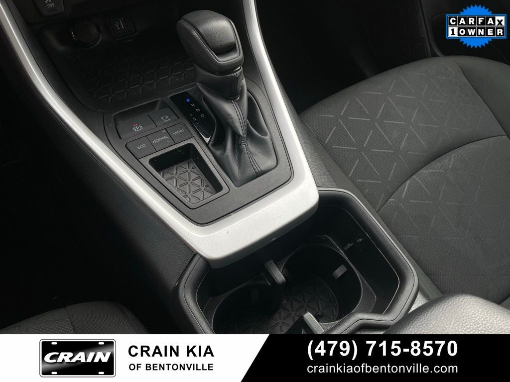 2024 Toyota RAV4 XLE - CLEAN CARFAX / ONE OWNER