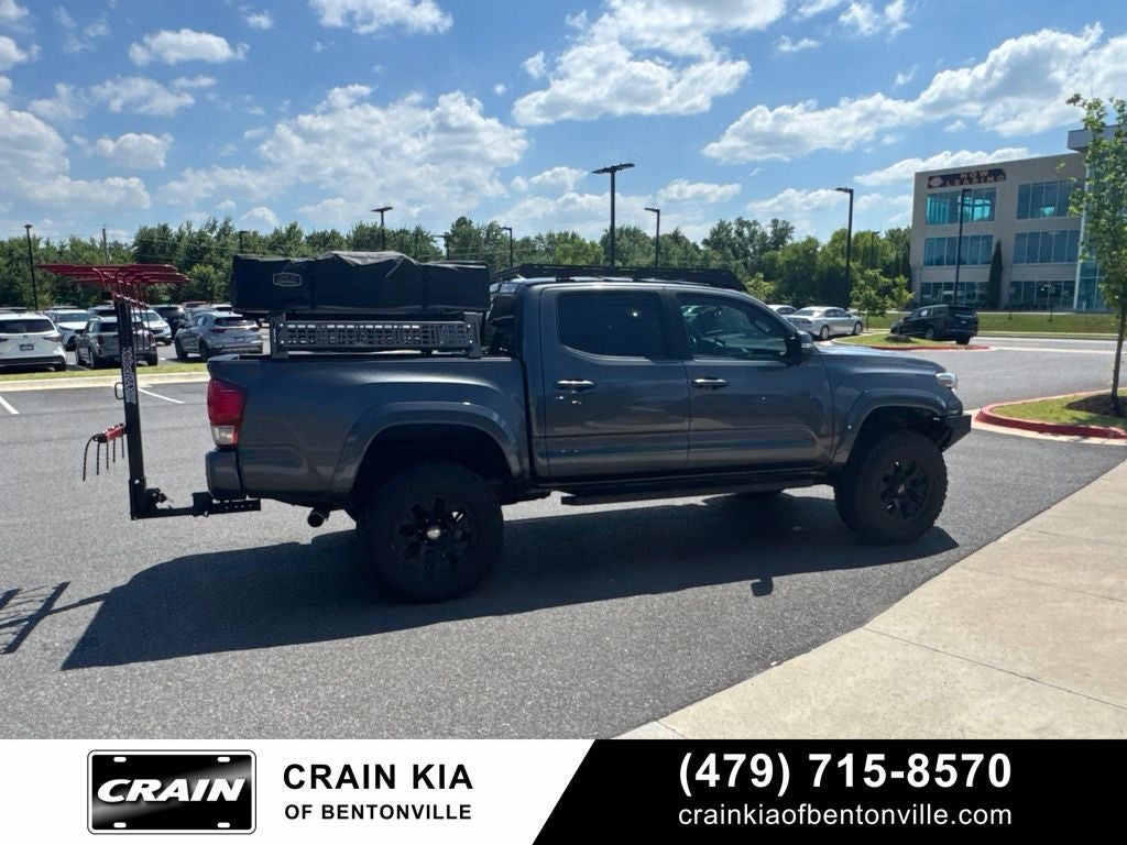 2017 Toyota Tacoma TRD Sport V6 - 4WD / CLEAN CARFAX / LIFTED!