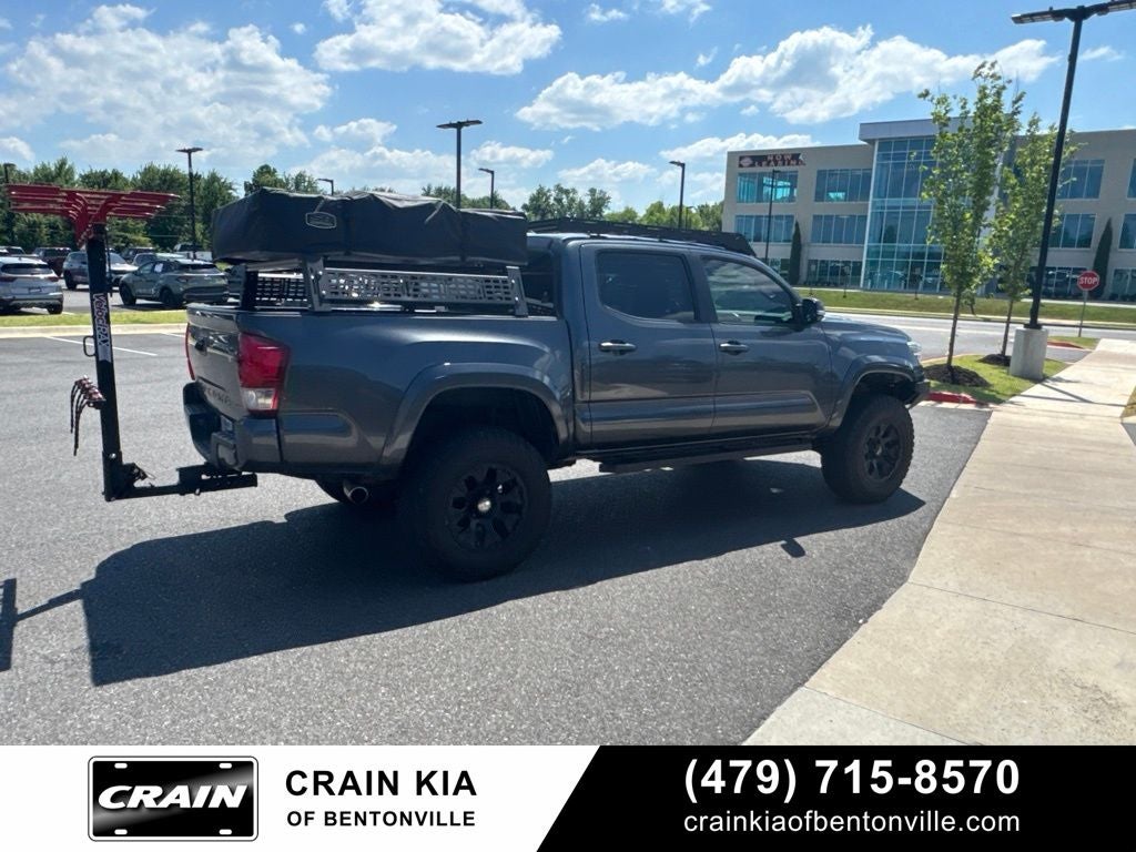 2017 Toyota Tacoma TRD Sport V6 - 4WD / CLEAN CARFAX / LIFTED!