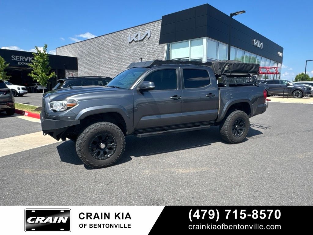 2017 Toyota Tacoma TRD Sport V6 - 4WD / CLEAN CARFAX / LIFTED!