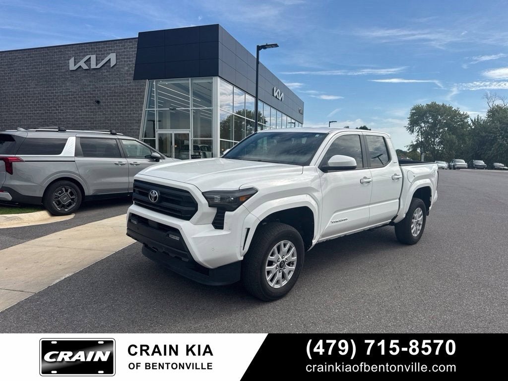 2024 Toyota Tacoma SR5 - 4WD / CLEAN CARFAX