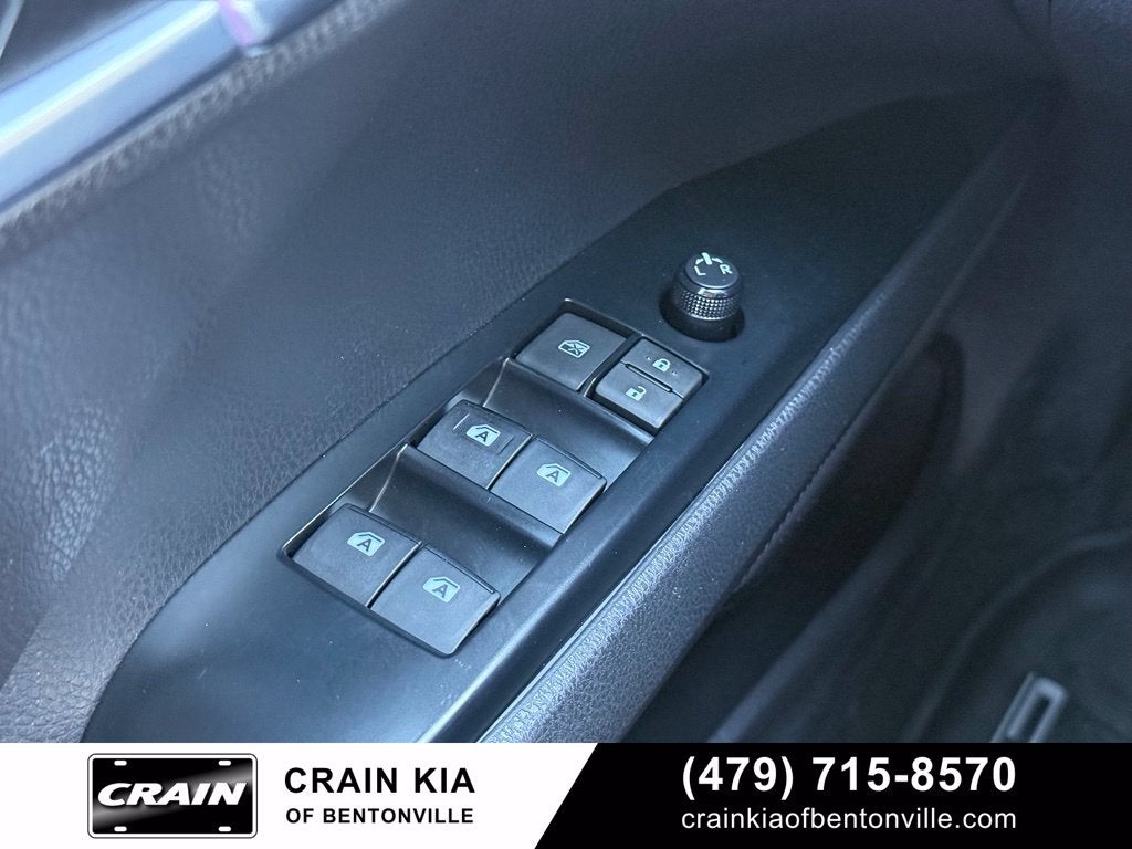 2019 Toyota Camry SE - SUNROOF / CLEAN CARFAX